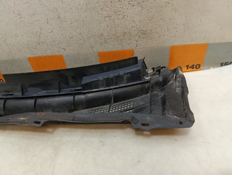 Планка под лобовое стекло