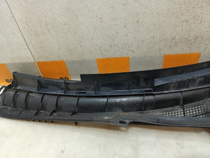 Планка под лобовое стекло