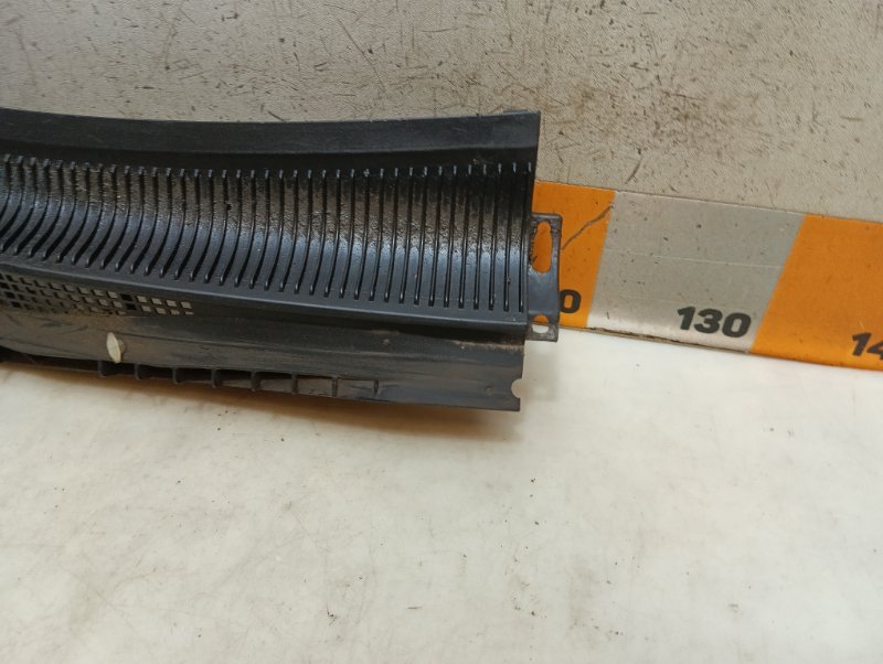 Планка под лобовое стекло