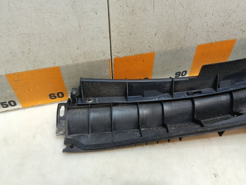 Планка под лобовое стекло