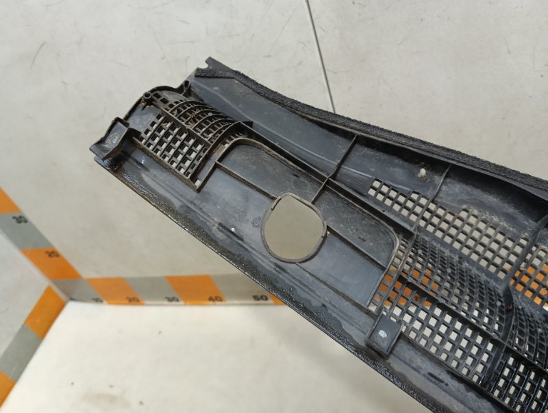 Планка под лобовое стекло