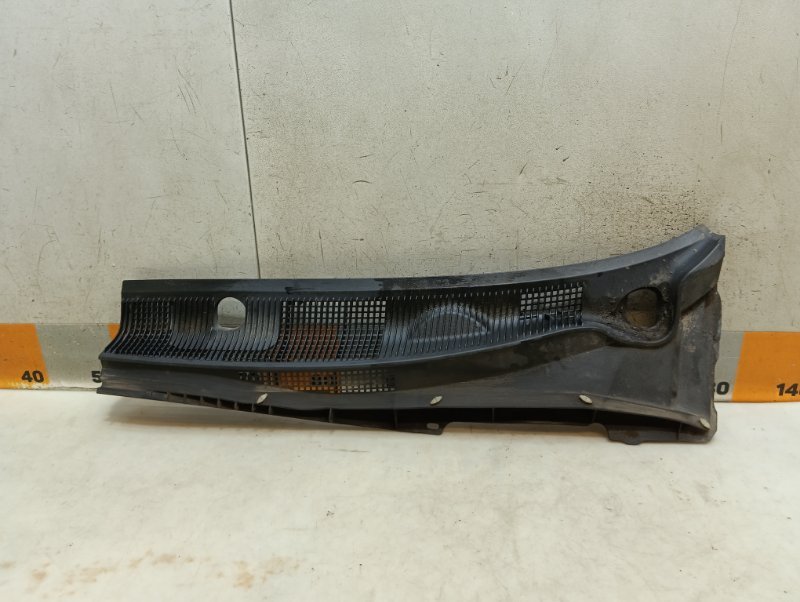 Планка под лобовое стекло