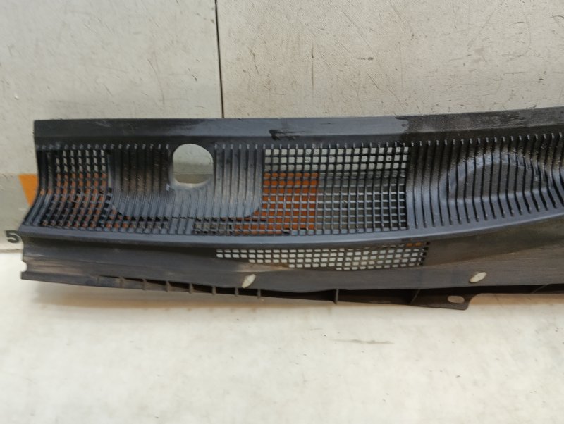 Планка под лобовое стекло