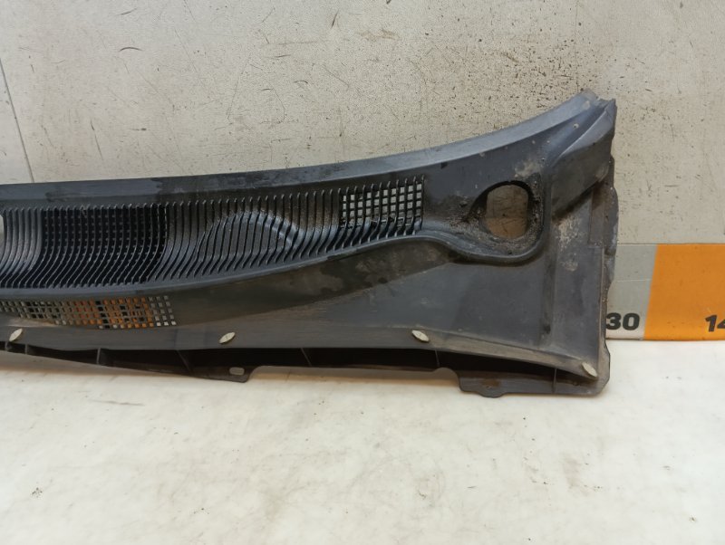 Планка под лобовое стекло