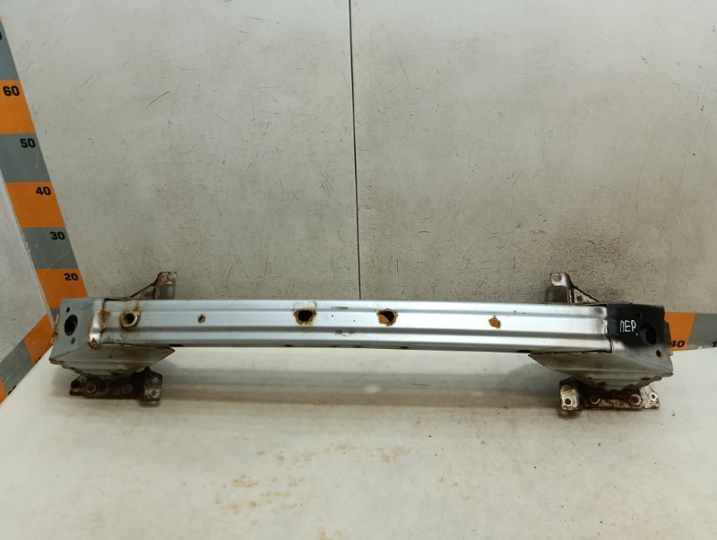 Усилитель переднего бампера