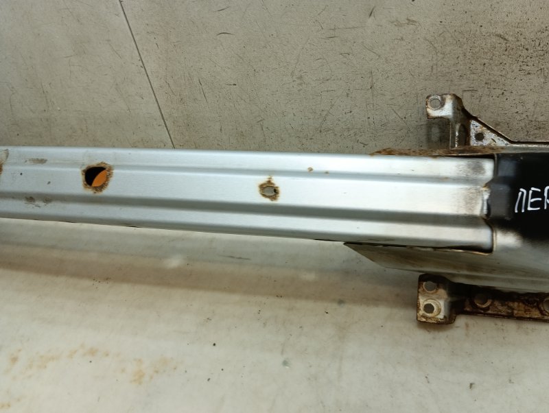 Усилитель переднего бампера