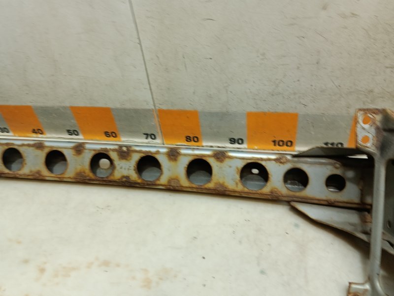 Усилитель переднего бампера