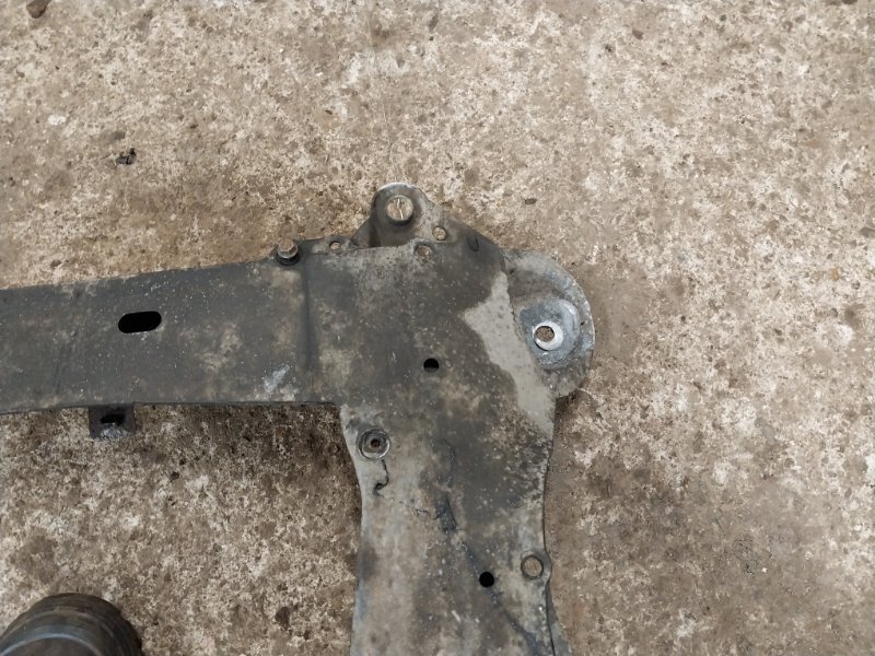 Балка подмоторная