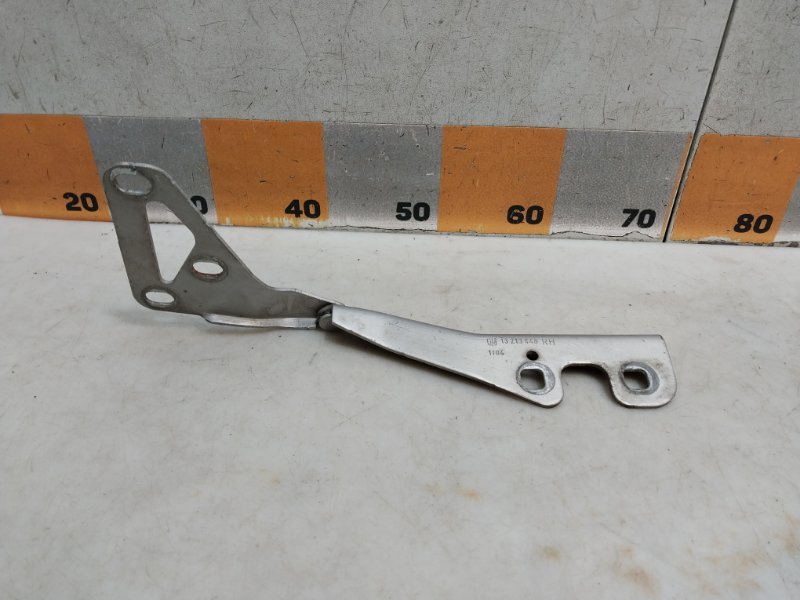 Петля капота правая