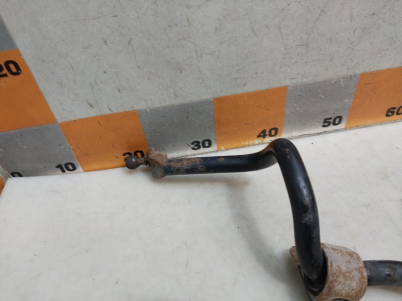 Стабилизатор передний