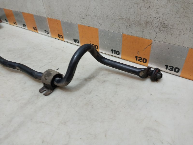 Стабилизатор передний