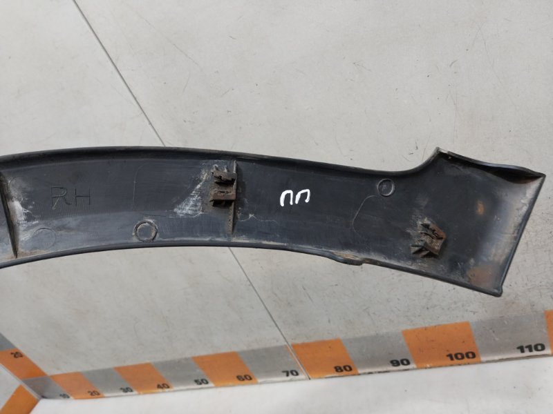 Накладка переднего крыла правого