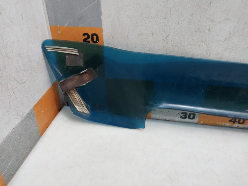 Дефлектор капота