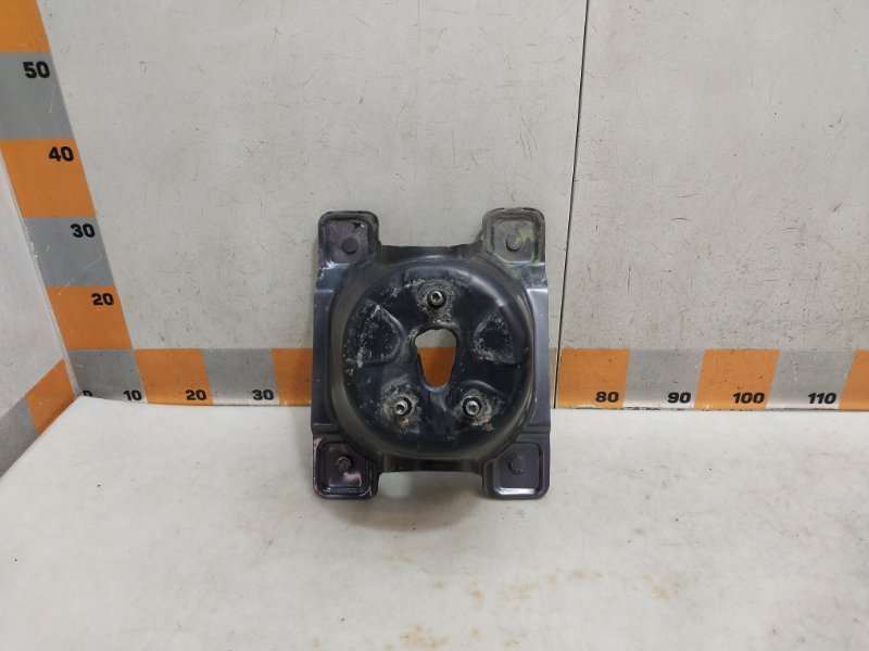 Кронштейн крепления запасного колеса