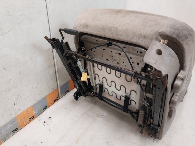 Сиденье переднее левое