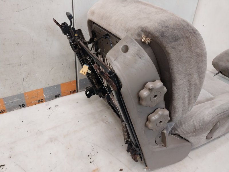 Сиденье переднее левое