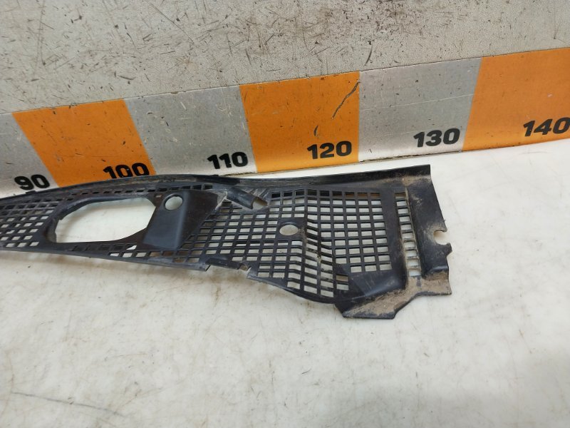 Планка под лобовое стекло