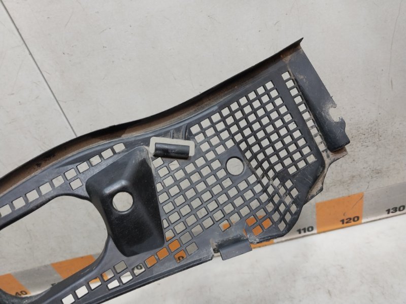 Планка под лобовое стекло