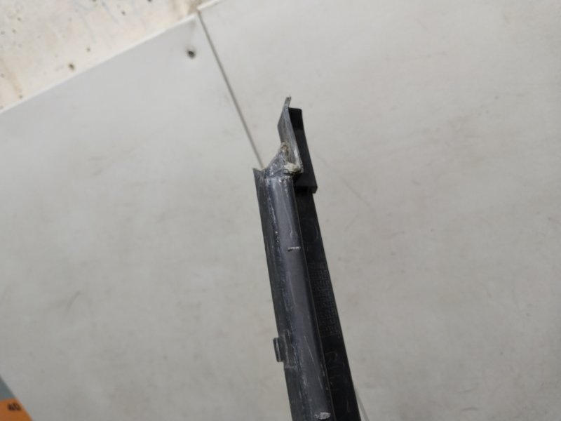 Планка под лобовое стекло