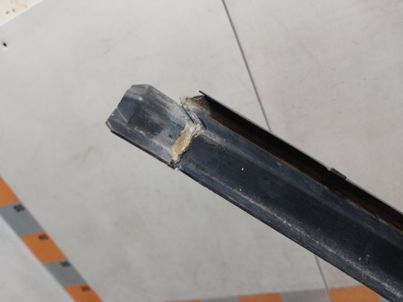 Планка под лобовое стекло