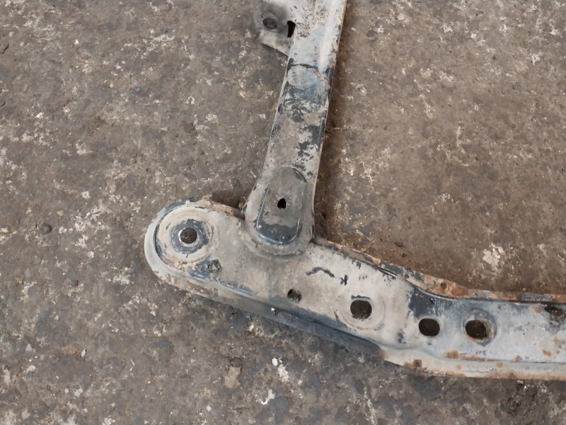 Балка подмоторная