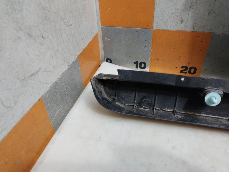 Накладка крышки багажника