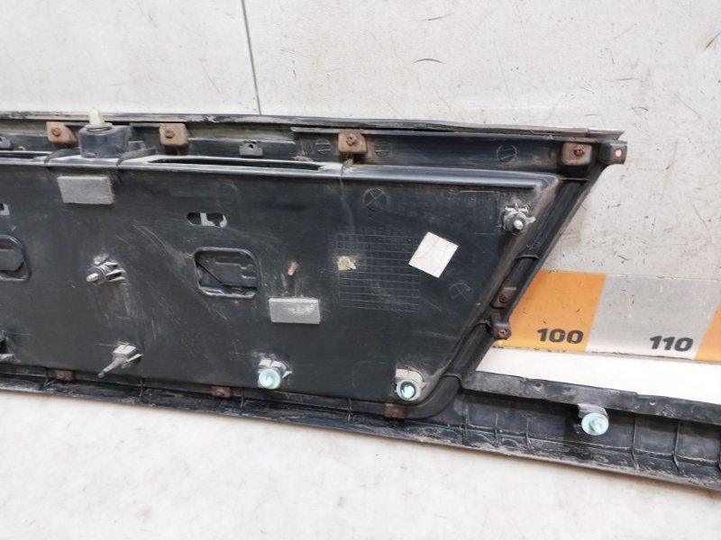 Накладка крышки багажника