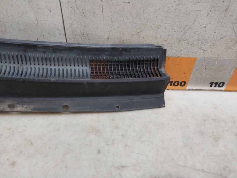 Планка под лобовое стекло