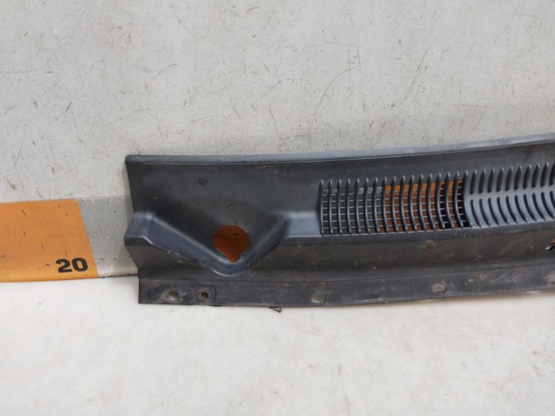 Планка под лобовое стекло