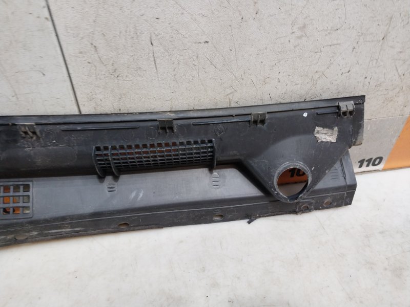 Планка под лобовое стекло