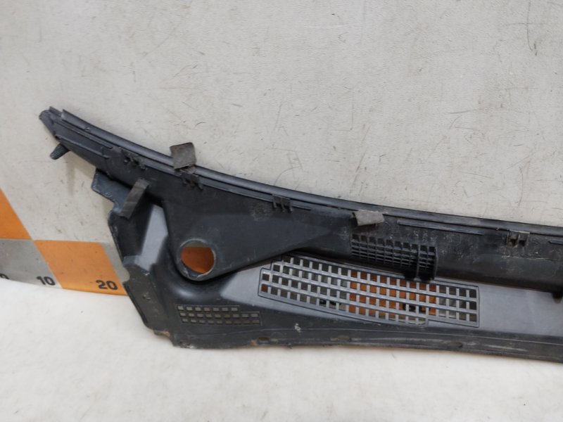 Планка под лобовое стекло