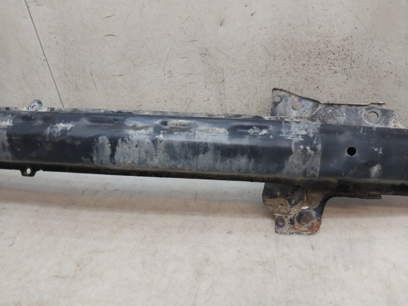 Усилитель переднего бампера