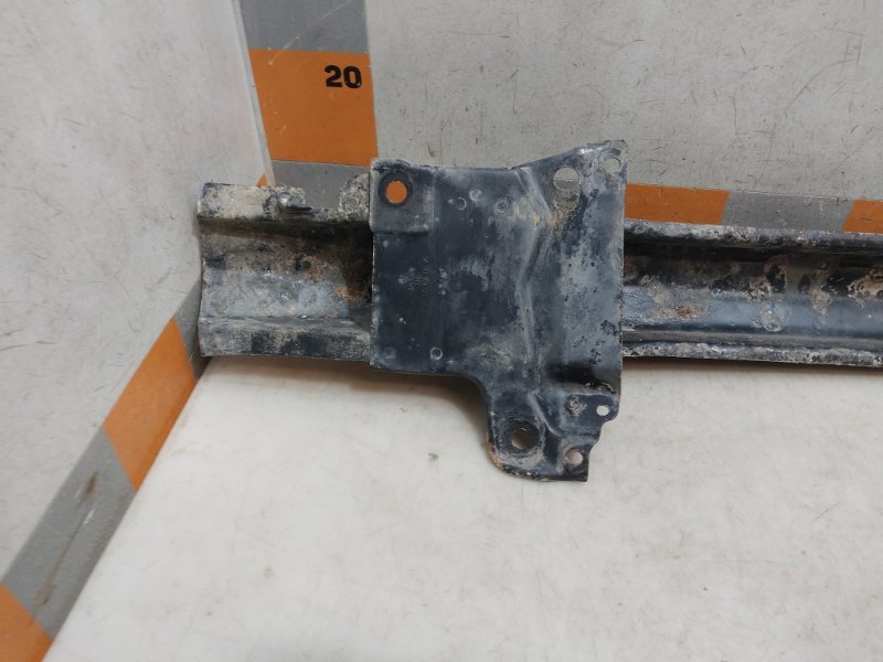 Усилитель переднего бампера