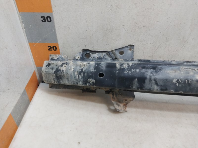 Усилитель переднего бампера