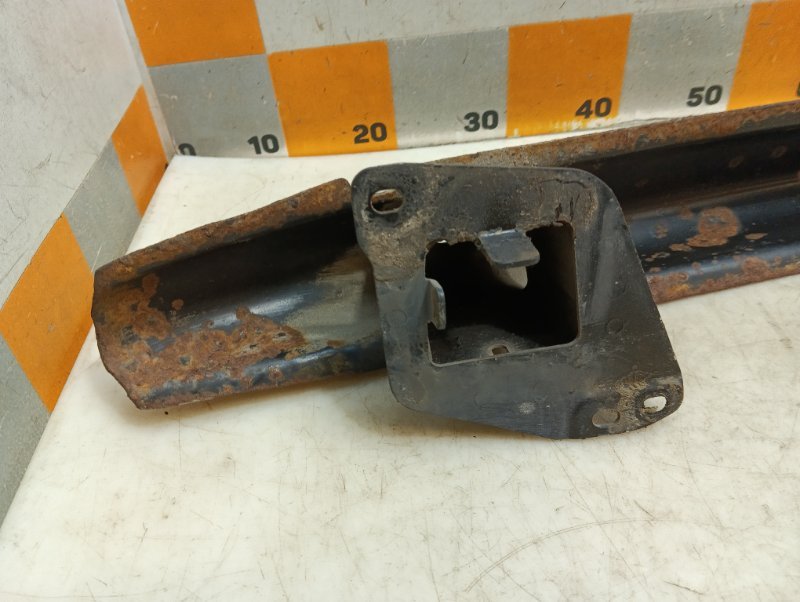 Усилитель заднего бампера