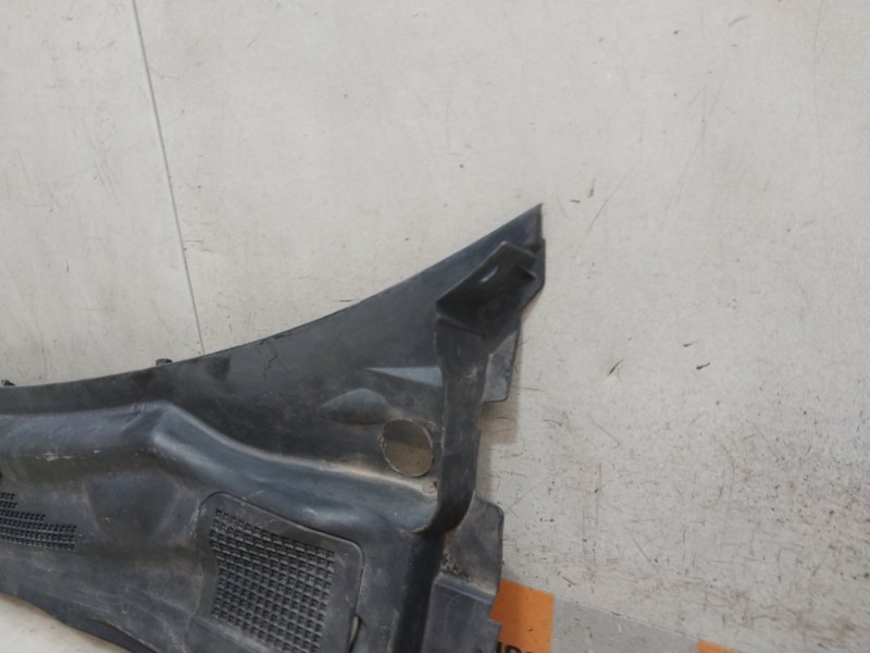 Планка под лобовое стекло