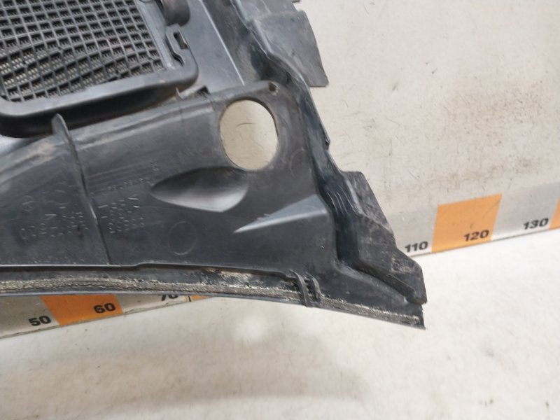 Планка под лобовое стекло