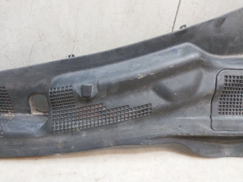 Планка под лобовое стекло