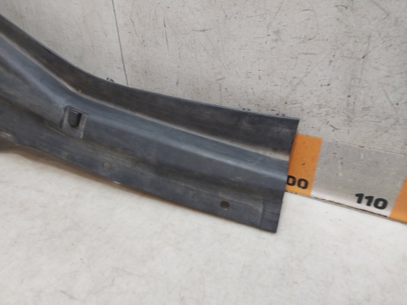 Планка под лобовое стекло