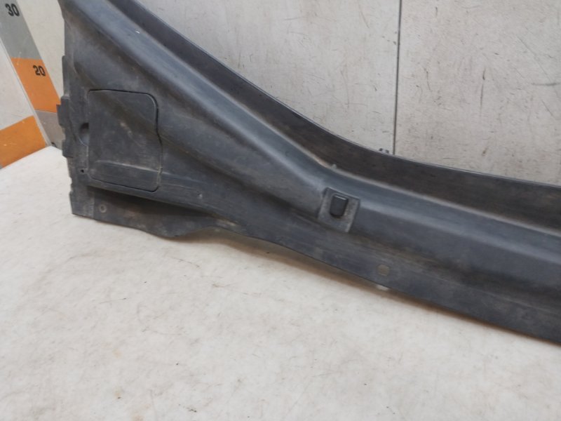 Планка под лобовое стекло