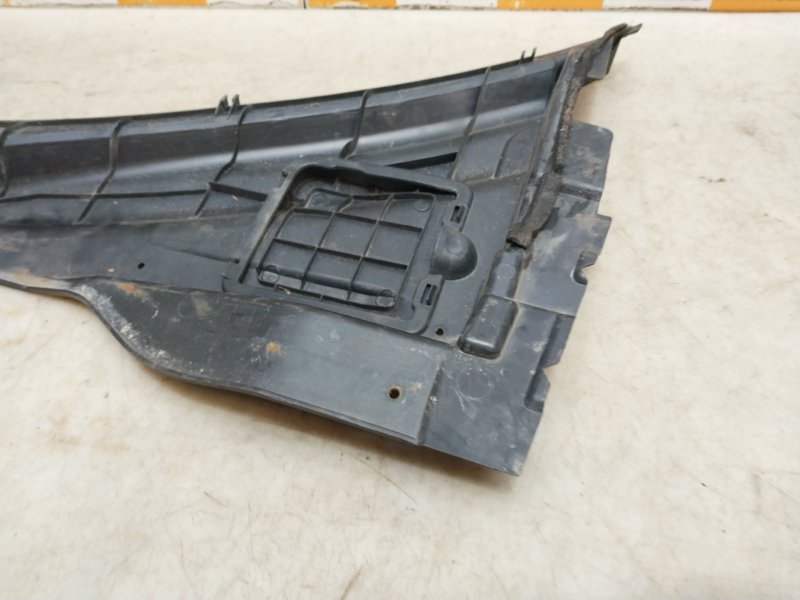 Планка под лобовое стекло