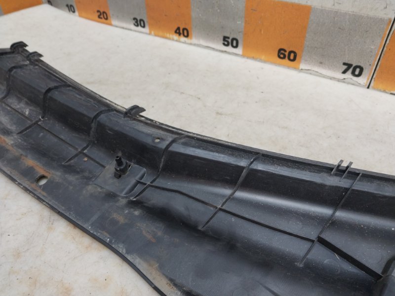 Планка под лобовое стекло