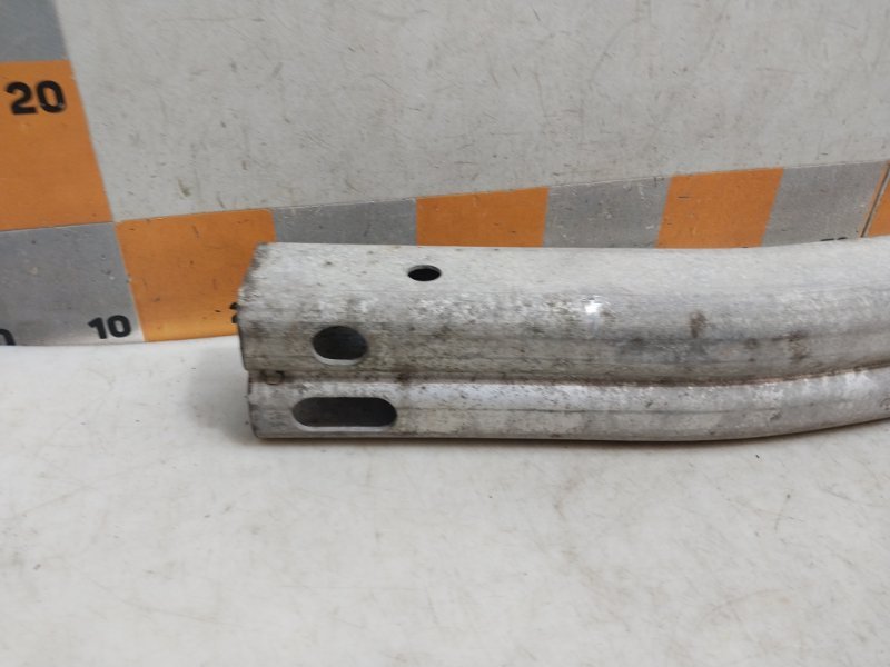 Усилитель переднего бампера