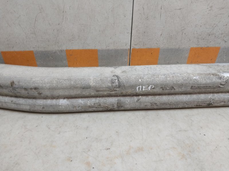 Усилитель переднего бампера