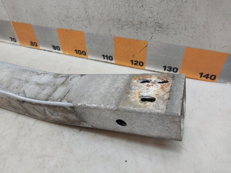 Усилитель переднего бампера