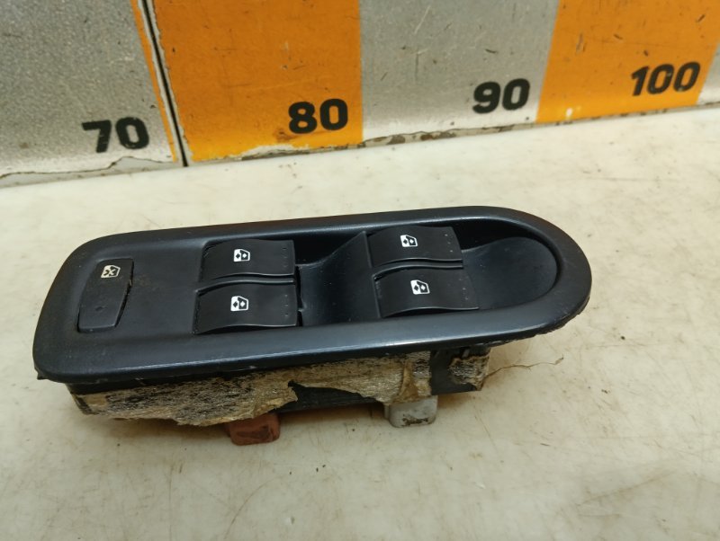 Блок управления стеклоподъемниками