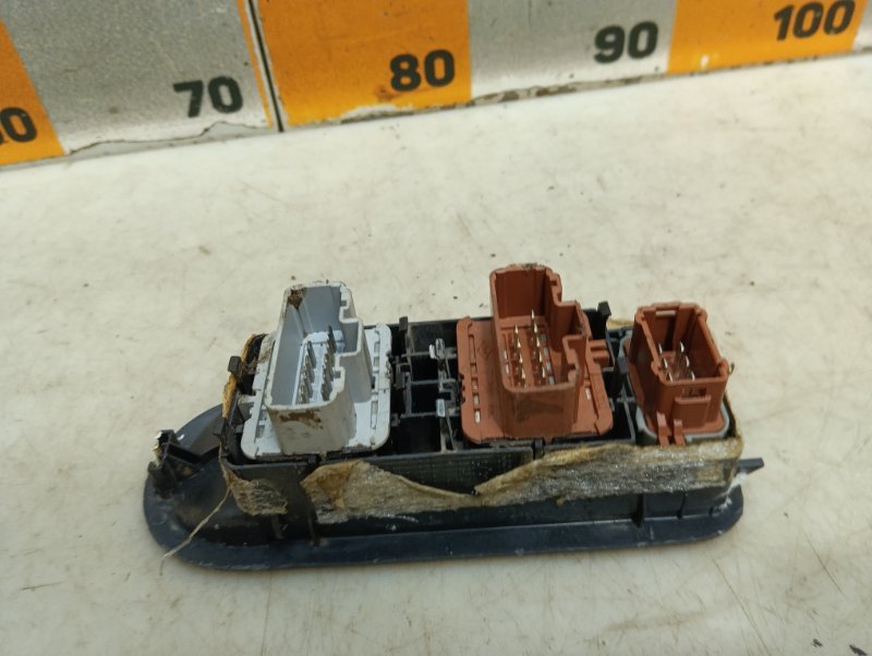 Блок управления стеклоподъемниками