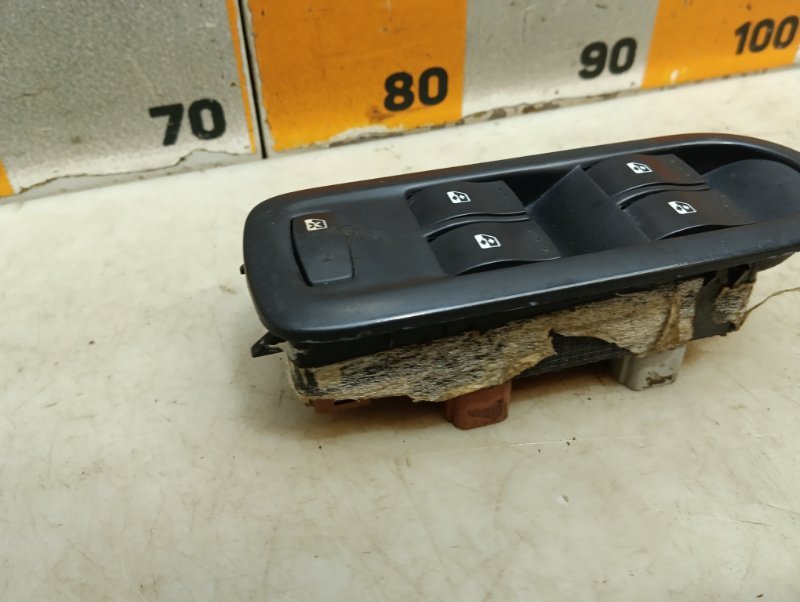 Блок управления стеклоподъемниками