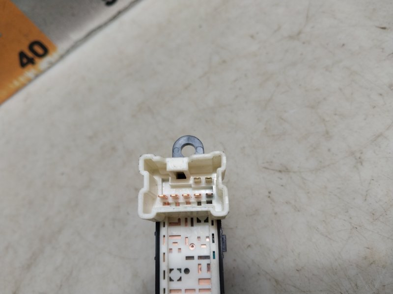 Кнопка стеклоподъемника