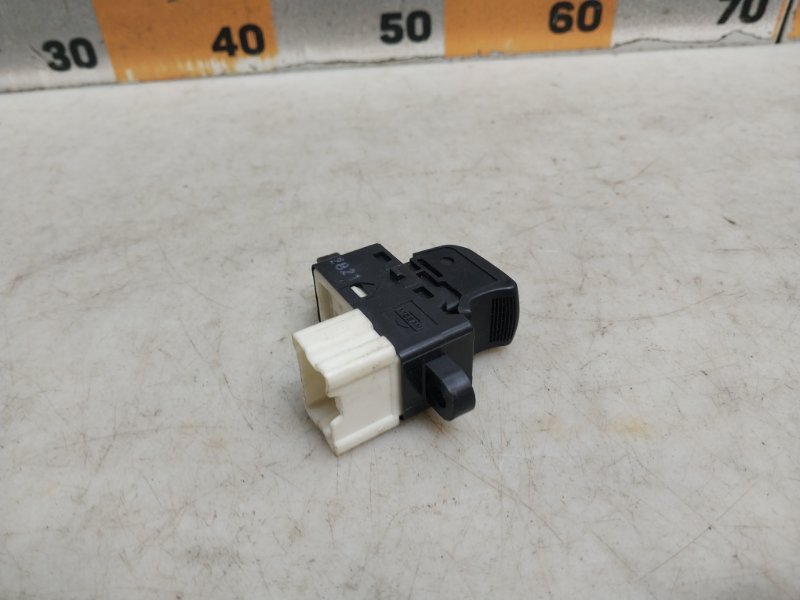 Кнопка стеклоподъемника